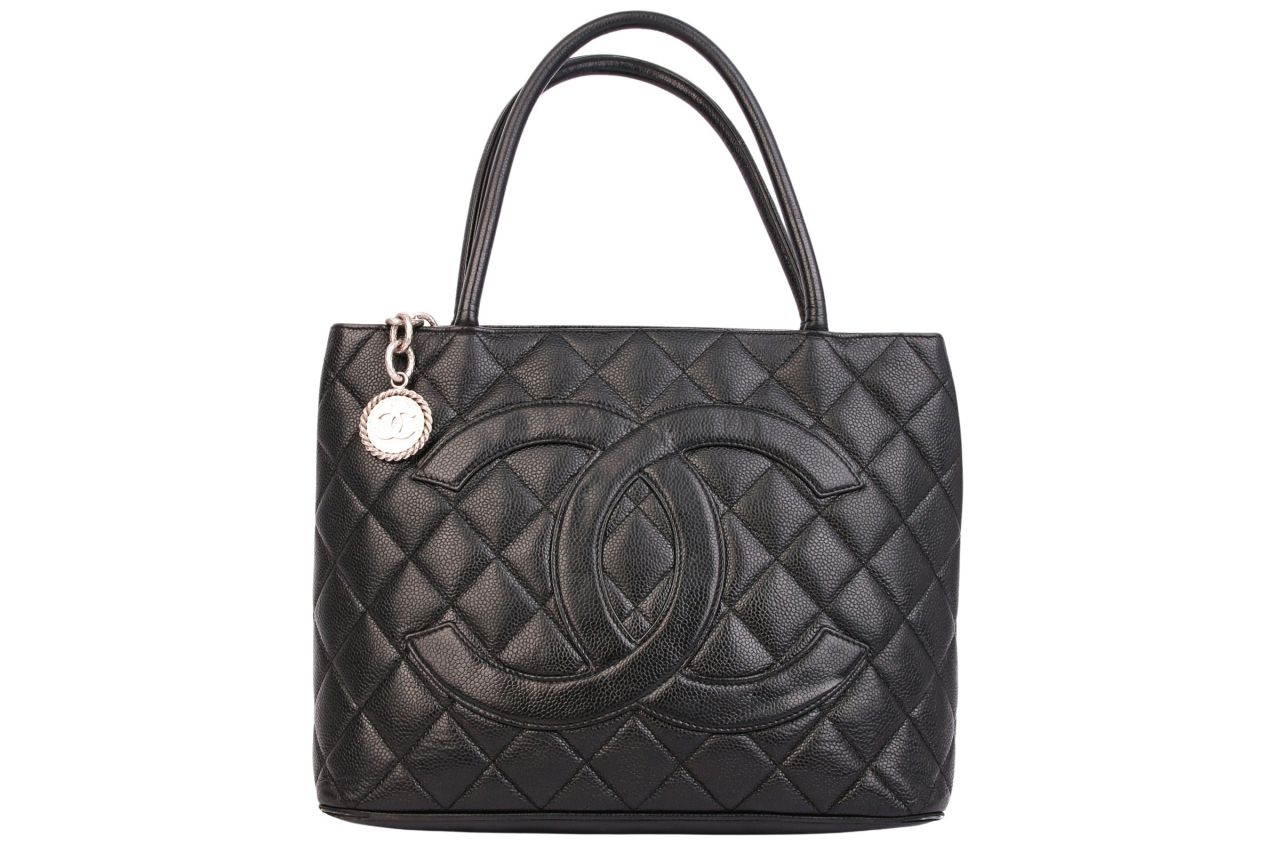 Chanel Medaillon Shopper Kaviarleder Schwarz