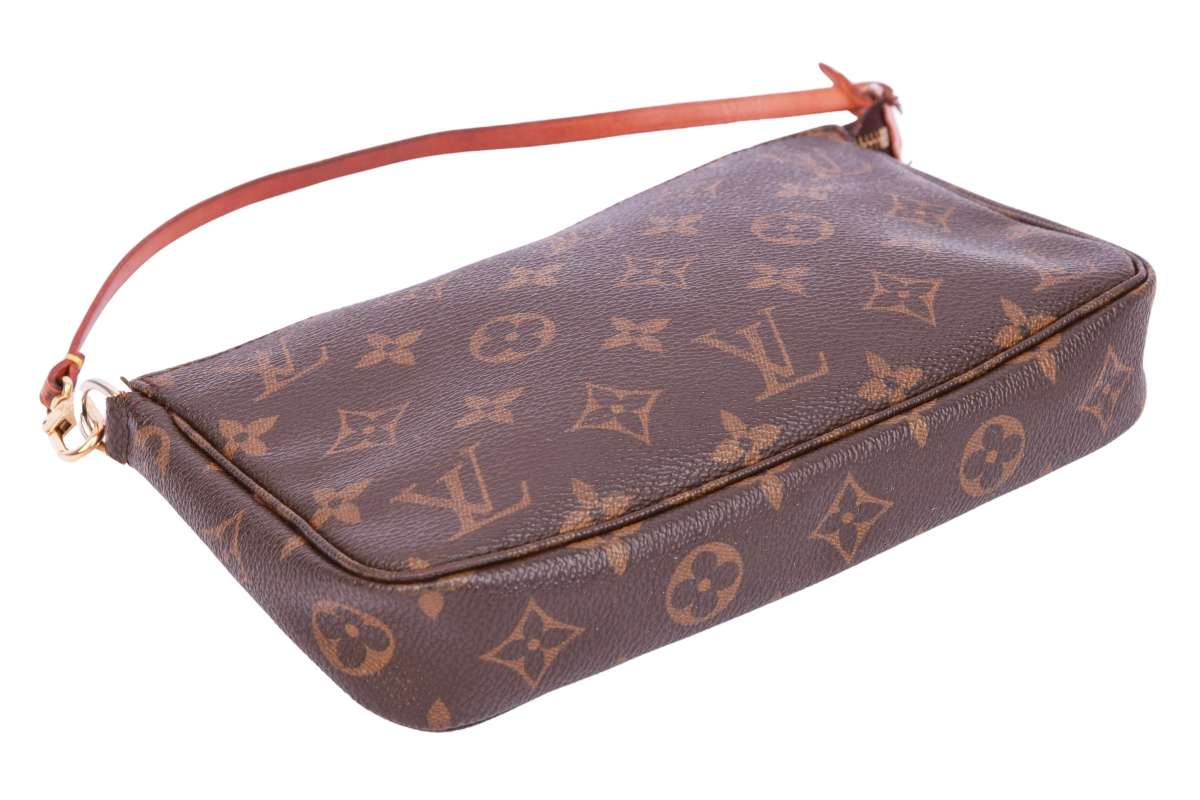 Lv pochette monogram price sale